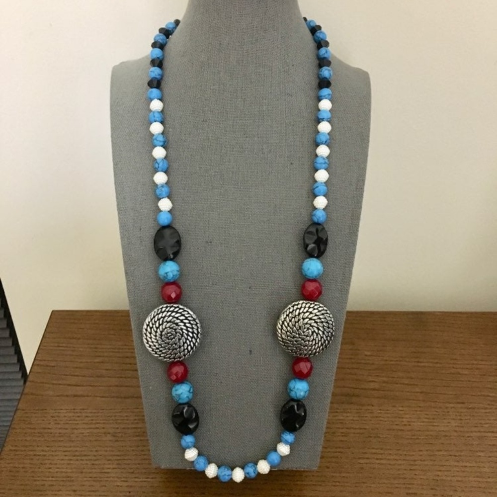 3/$25 ** Blue white n silver chunky beads necklace
